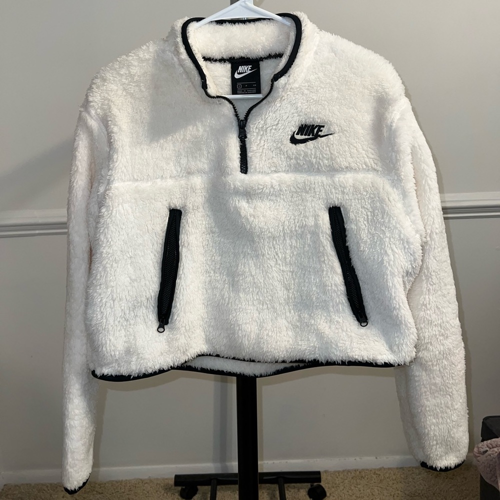 NWOT Women’s Nike Soft Cropped Jacket!